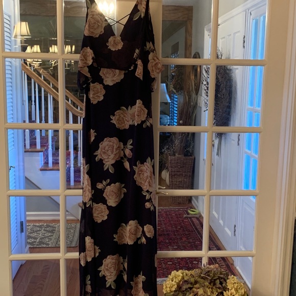 Lulu’s Gorgeous dress - So Pretty! Long dress, excellent condition! - Picture 7 of 16